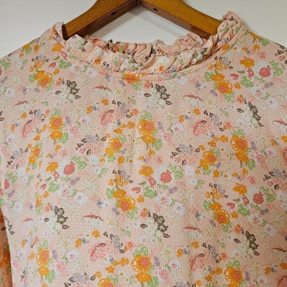 EUC LOFT DAINTY FLORAL MOCK NECK RUFFLED HALF SLEEVES TOP SIZE M - Picture 5 of 15